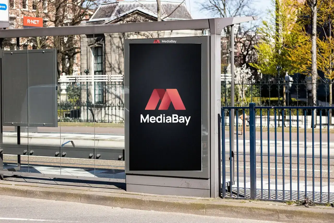 Media Bay screen — Shelter panels