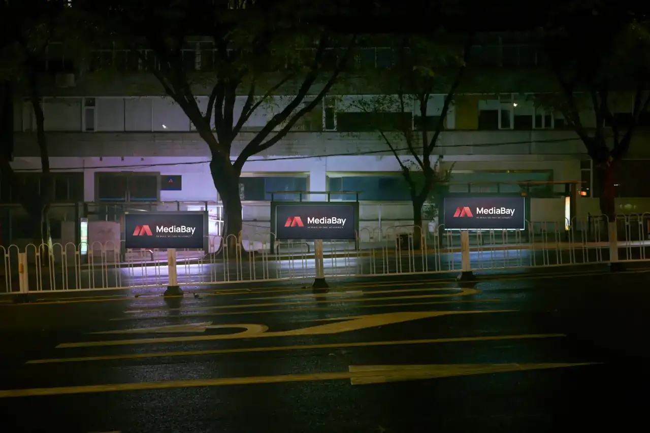 Media Bay screen — Approach & parking